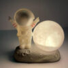 HU9312-Spaceman-and-moon-night-light-silver